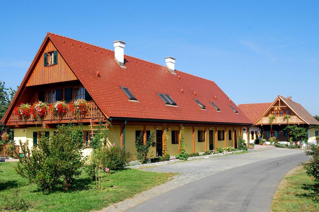 Weingut Winzerzimmer Rothschaedl ليوتسشاخ المظهر الخارجي الصورة